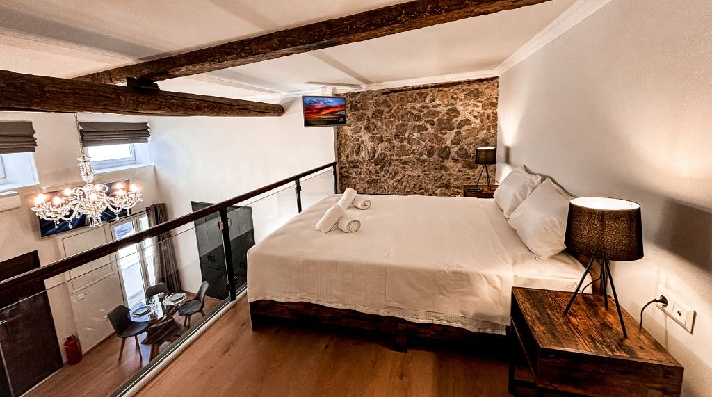 autumn-pylos-escape-studio-centro-apartment-for-rental-messinia-greece